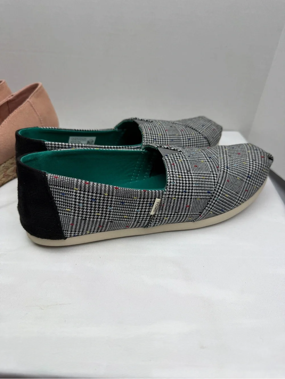 Toms pair women